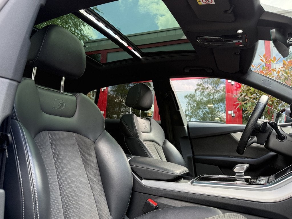 Audi Q8 55 TFSI-e QUATTRO *!* S-LINE *!* PANODAK/ RADAR/ 23, Auto's, Audi, Automaat, Gebruikt, Euro 6, 2995 cc