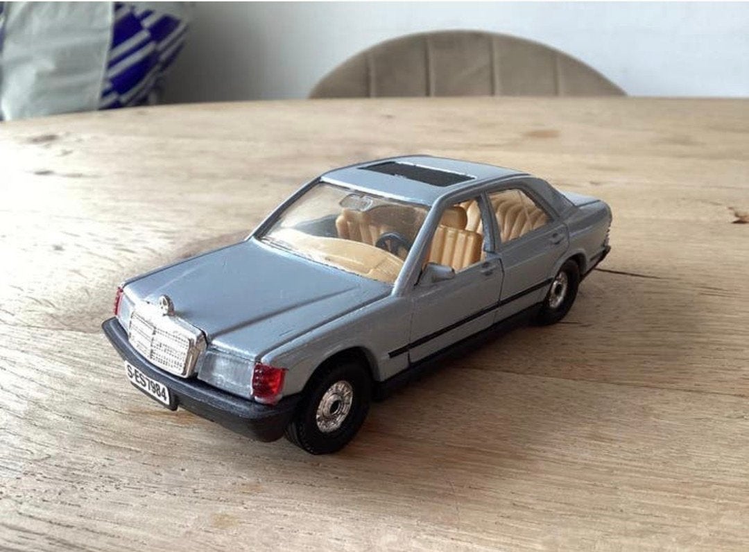 Corgi Mercedes-Benz 190E schaal 1:36, Ophalen of Verzenden, Zo goed als nieuw, Auto, Corgi