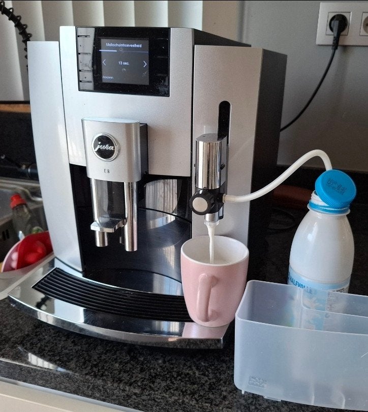 Jura EB E8 in goede staat, 10 kopjes of meer, Ophalen, Koffiemachine