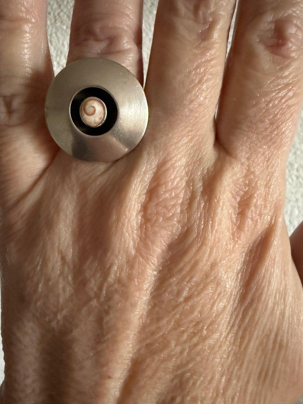 H048/ Grote Zilveren Degelijke SHIVA Shell ring 17, Gebruikt, Verzenden, X, Dame