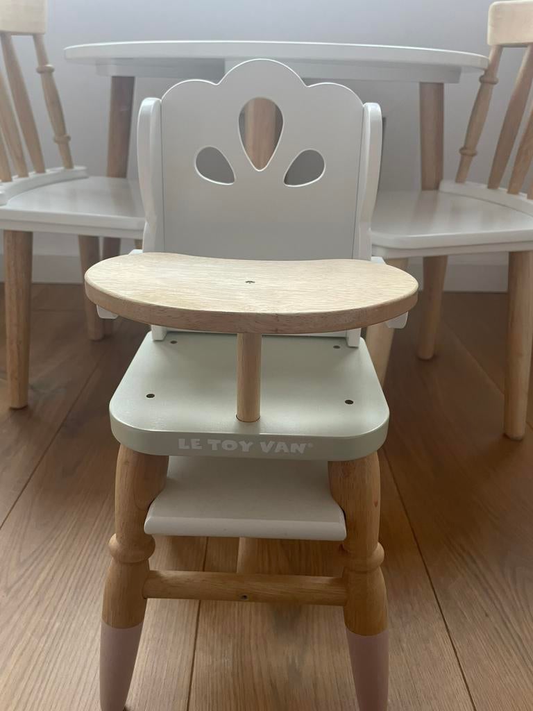 Poppen eetstoel Le Toy Van, Ophalen of Verzenden, Zo goed als nieuw, Tafel(s) en Stoel(en)