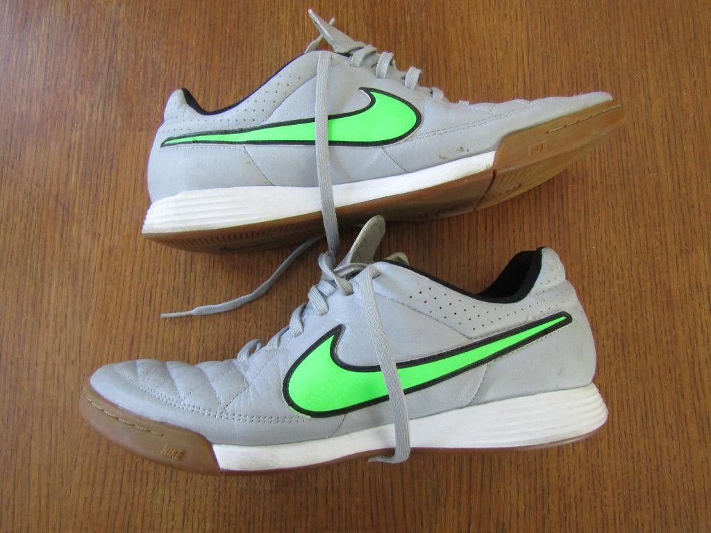 NIKE sportschoen Tiempo, Ophalen of Verzenden, Zo goed als nieuw, Hardloopschoenen, Nike