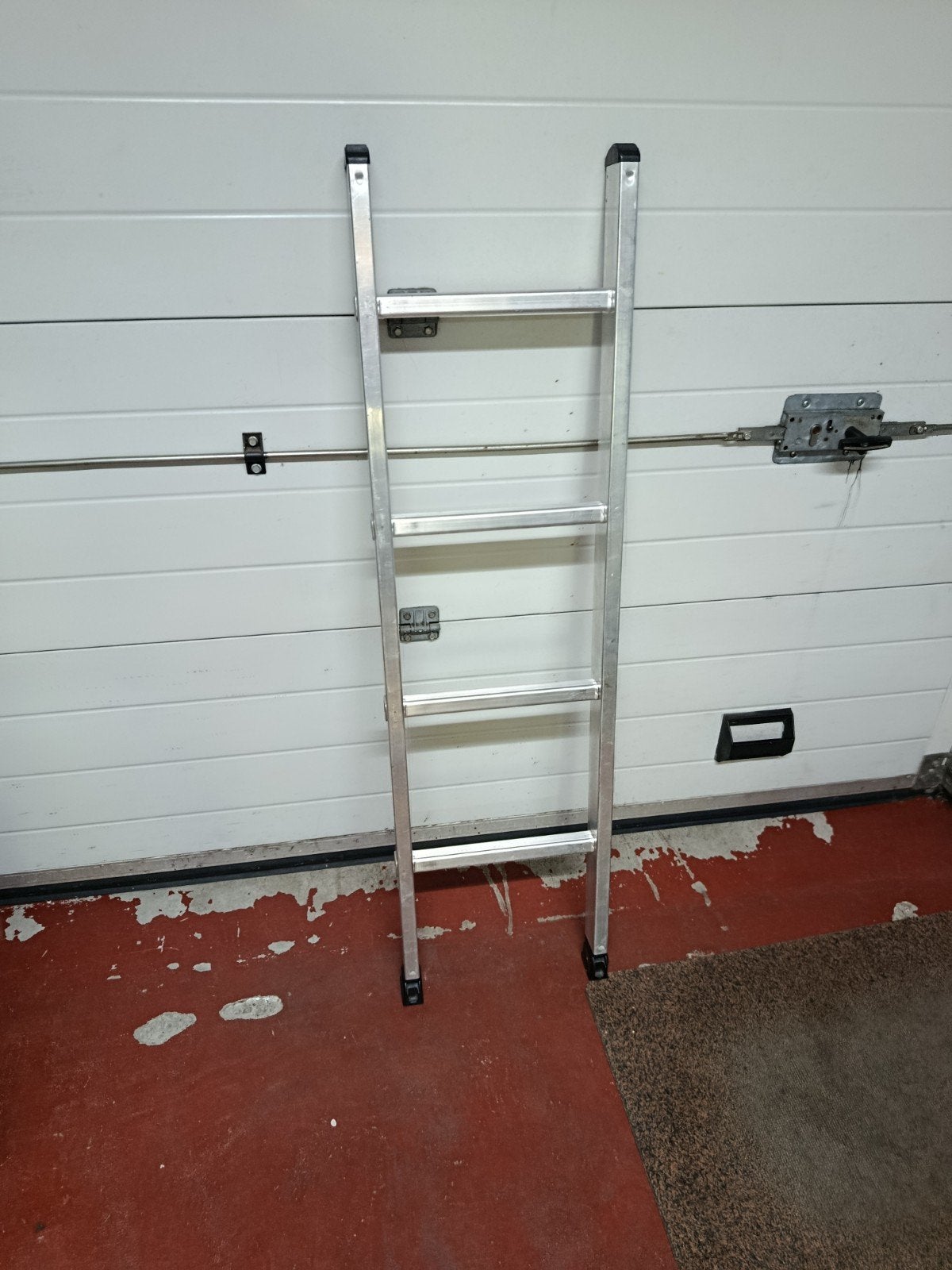Aluminium trapje 130cm hoog, 4 treden, Doe-het-zelf en Verbouw, Ophalen, Zo goed als nieuw, Ladder, Minder dan 2 meter