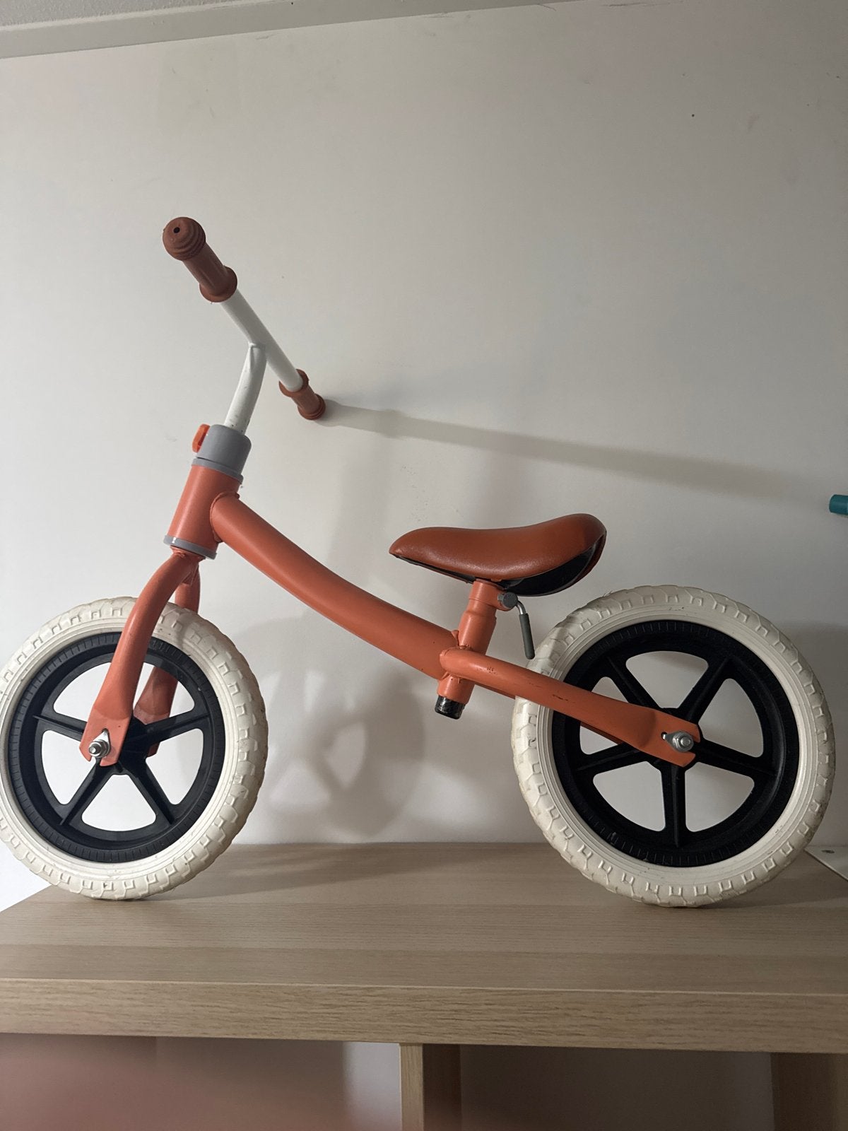 Loopfiets voor kinderen - Oranje met wit/zwarte wielen, Ophalen, Gebruikt, Minder dan 16 inch