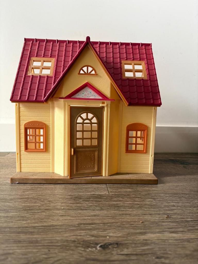 Sylvanian Families Konijnenfamilie met Huis en accessoires, Ophalen of Verzenden, Zo goed als nieuw, Jongen of Meisje