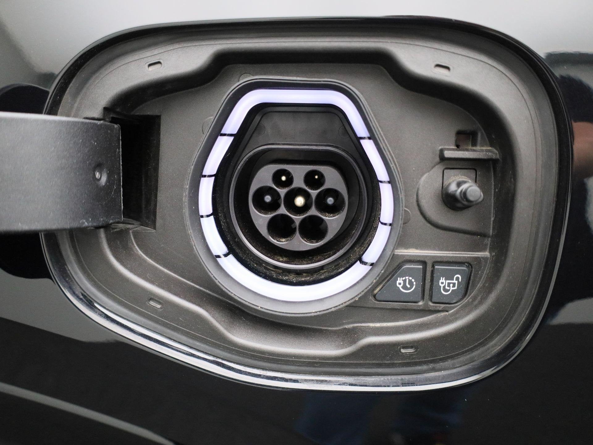 Foto 16 van Ford Kuga 2.5 PHEV ST-Line | Head up display | Camera achter