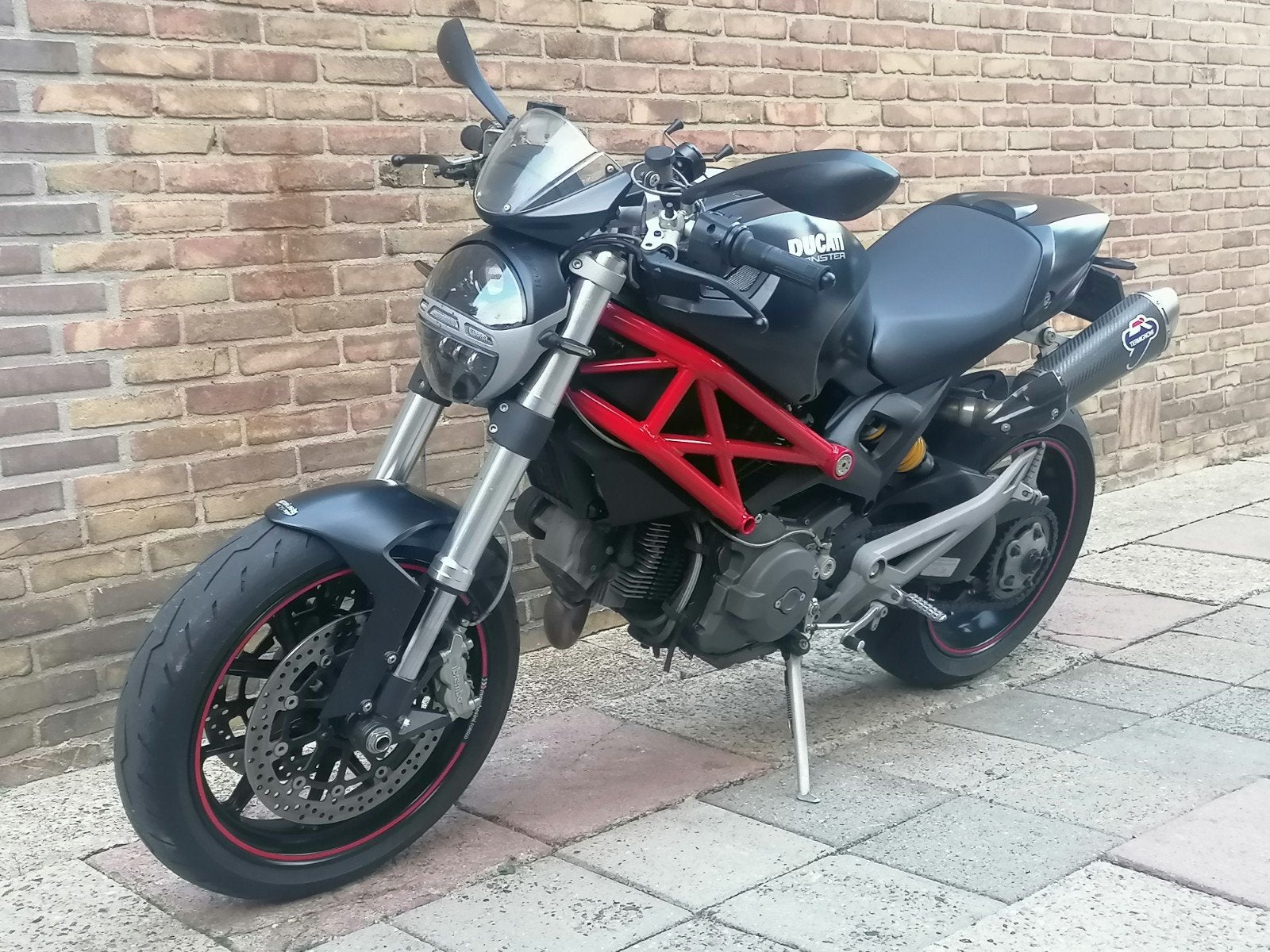 Ducati Monster 1100, Bouwjaar 2009, met div. accessoires, 2 cilinders, Sportuitlaat, Motorrijbewijs A, Gebruikt