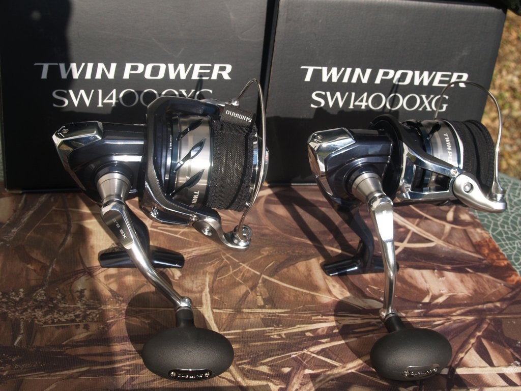 2 gloednieuwe Shimano Twinpower 14000 XG-molens + molentas, Ophalen of Verzenden, Nieuw, Molen
