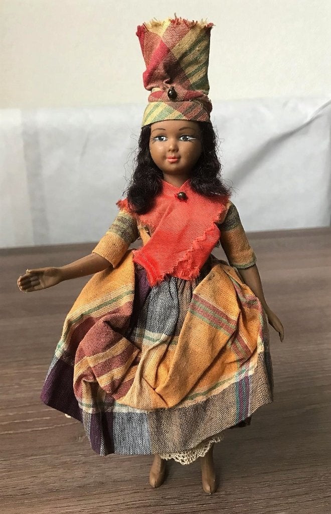 Oud Bruin Petit Colin Pop Popje Guadeloupe 17 cm, Verzamelen, Poppen, Ophalen of Verzenden, Gebruikt, Pop