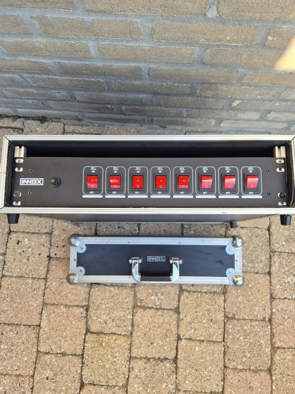Titel: Innox MKII 8-voudige DJ-switch in Flightcase.

Vraagp, Ophalen, Licht