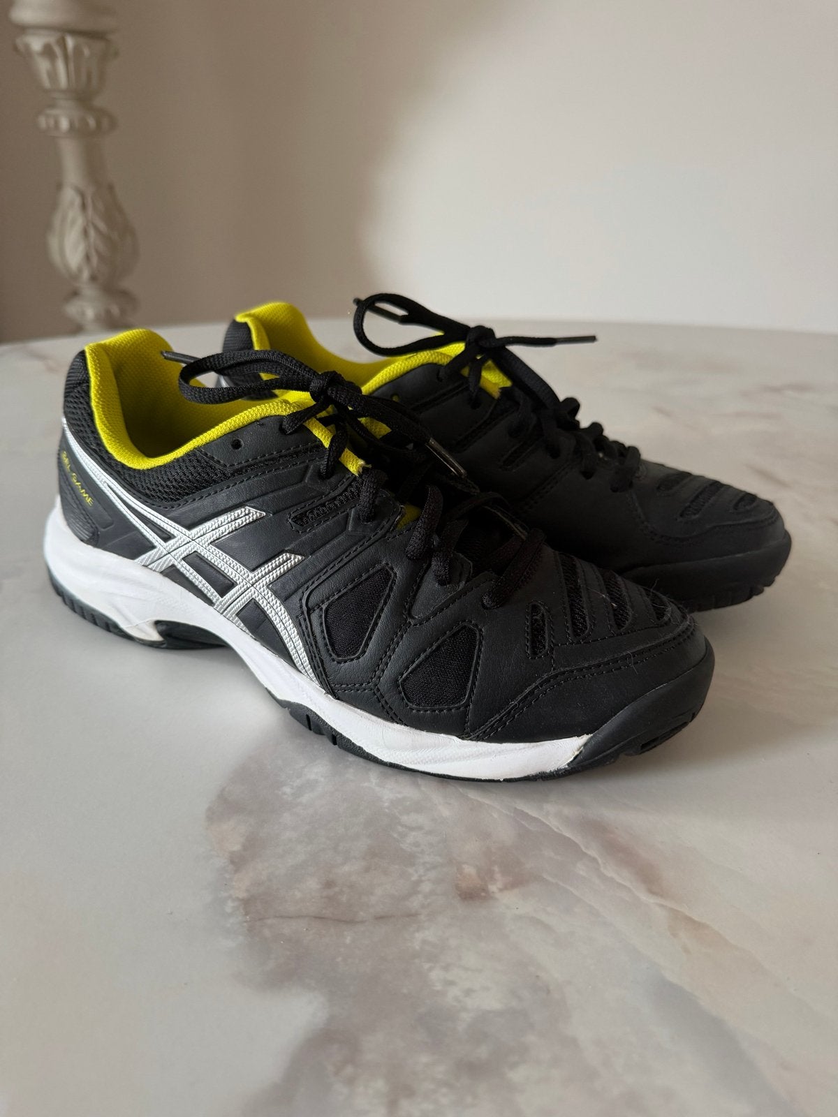 Asics zaalschoenen maat 38 - Zwart/Geel, Ophalen of Verzenden, Gebruikt