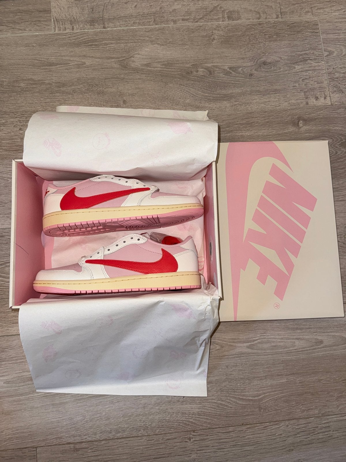 Nike Air Jordan 1 Low x Travis Scott shy pink size 41EU, Ophalen of Verzenden, Nieuw, Overige kleuren, Sneakers of Gympen