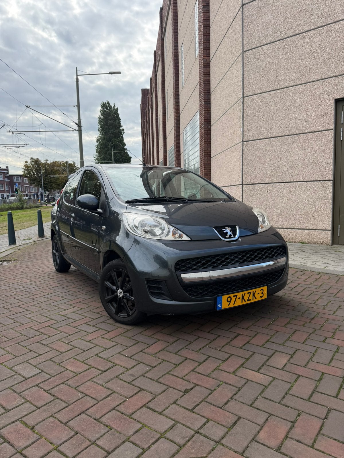 Peugeot 107 1.0 12V 5DR 2010 Grijs, Auto's, Voorwielaandrijving, 4 stoelen, 68 pk, Origineel Nederlands