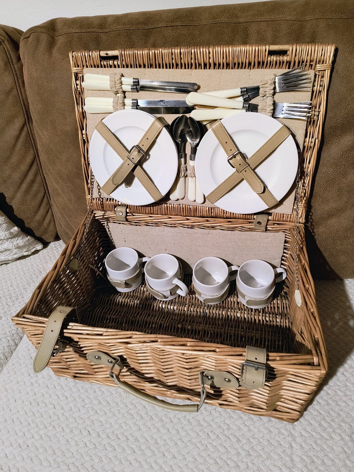 Rotan picknickkoffer met bestek, bekers en borden voor 4 per, Ophalen of Verzenden