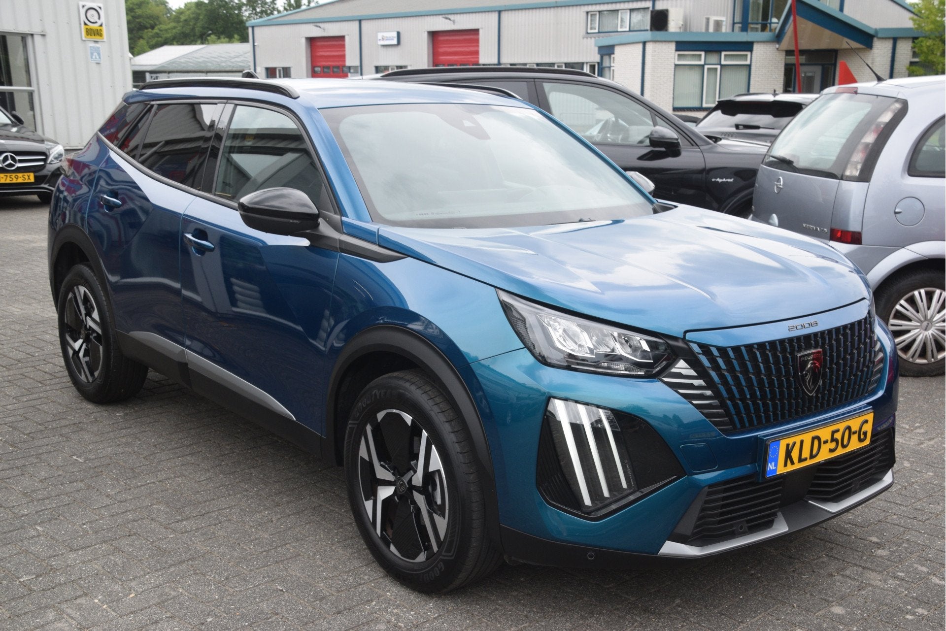 Peugeot 2008 1.2 PureTech 100 Allure Carplay | LED | Clima |, Auto's, Gebruikt, Euro 6, 1199 cc, Blauw