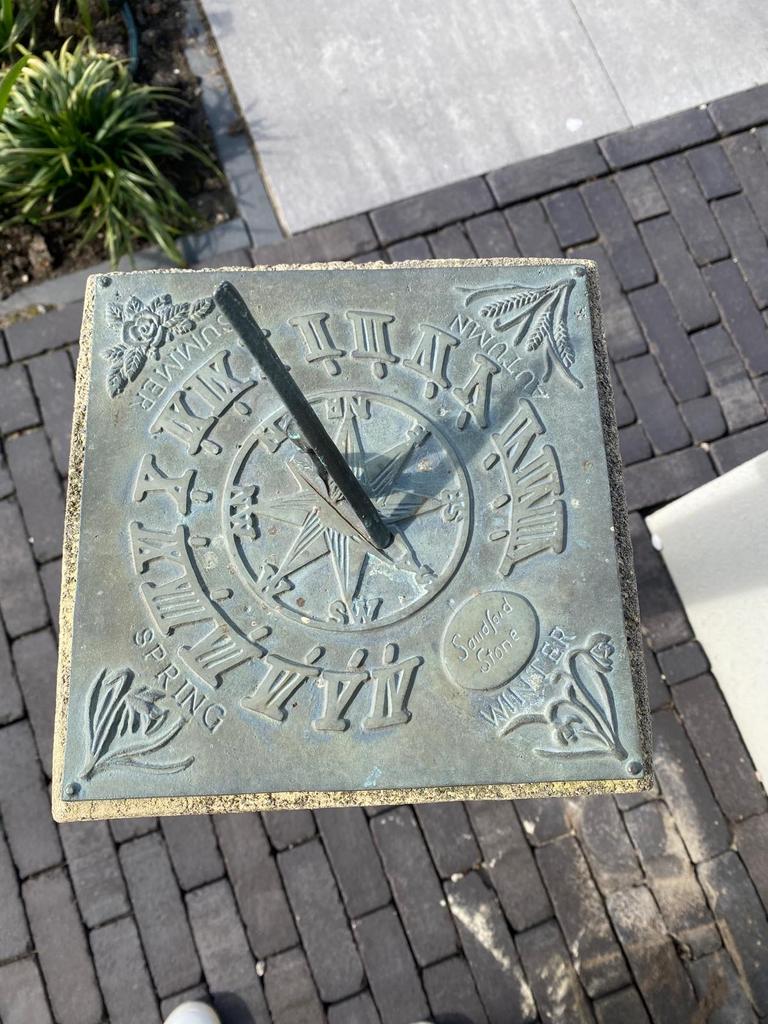 Authentieke zonnewijzer met sokkel, 82 cm hoog, Tuin en Terras, Zonnewijzers, Ophalen, Gebruikt