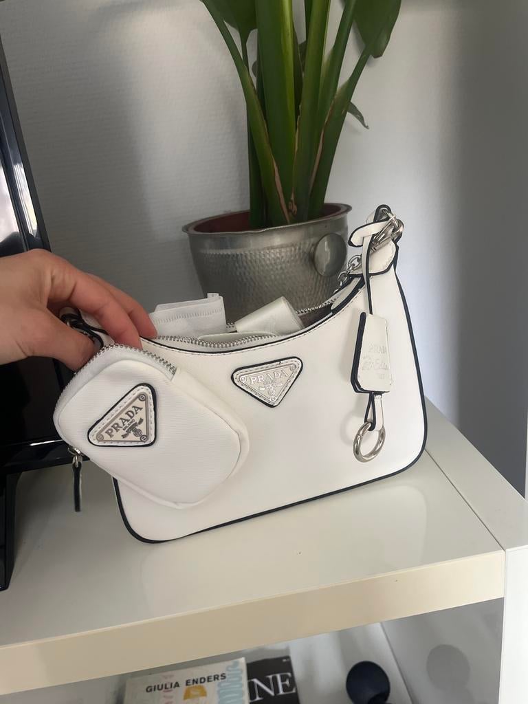 Prada Re-Edition 2005 Schoudertas - Nieuw met labels, Ophalen of Verzenden, Nieuw, Wit, Schoudertasje
