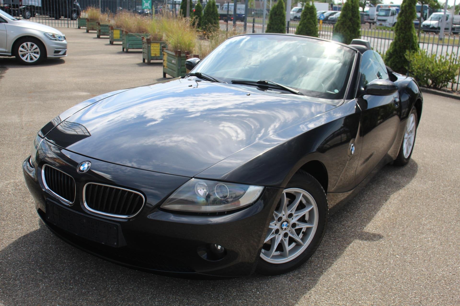BMW Z4 Roadster 2.2i GOEDE STAAT! STOELVERWARMING,AIRCO, Auto's, BMW, Stof, Gebruikt, Zwart, Cabriolet