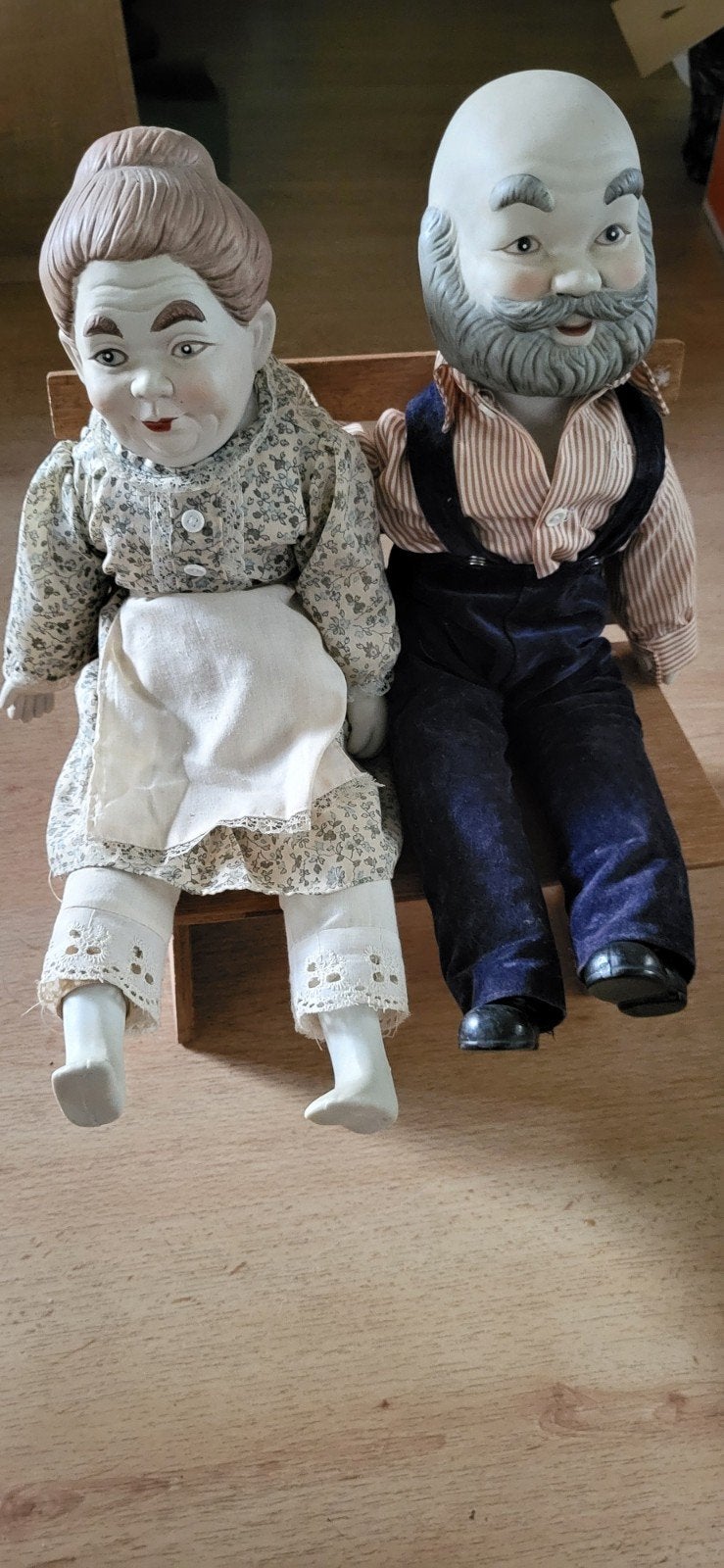 Vintage Opa en Oma 45cm zittend op een bankje, Verzamelen, Ophalen, Gebruikt, Pop