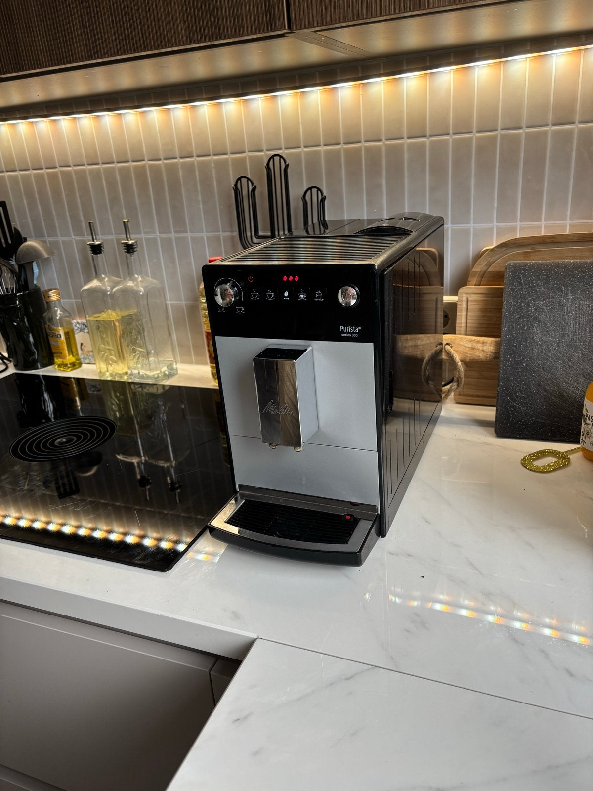 Melitta Purista Series 300 Volautomatische Espressomachine, Witgoed en Apparatuur, Koffiezetapparaten, Afneembaar waterreservoir