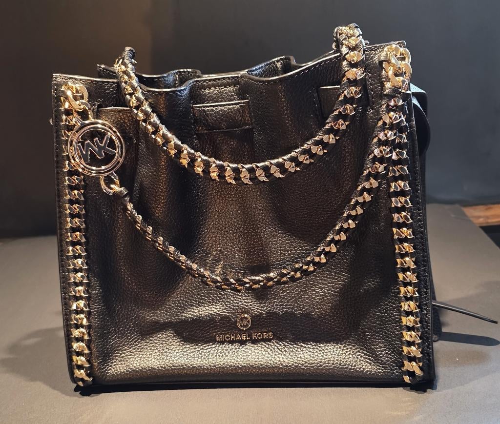 Michael Kors handtas met goudkleurige ketting details, Sieraden, Tassen en Uiterlijk, Tassen | Damestassen, Ophalen of Verzenden