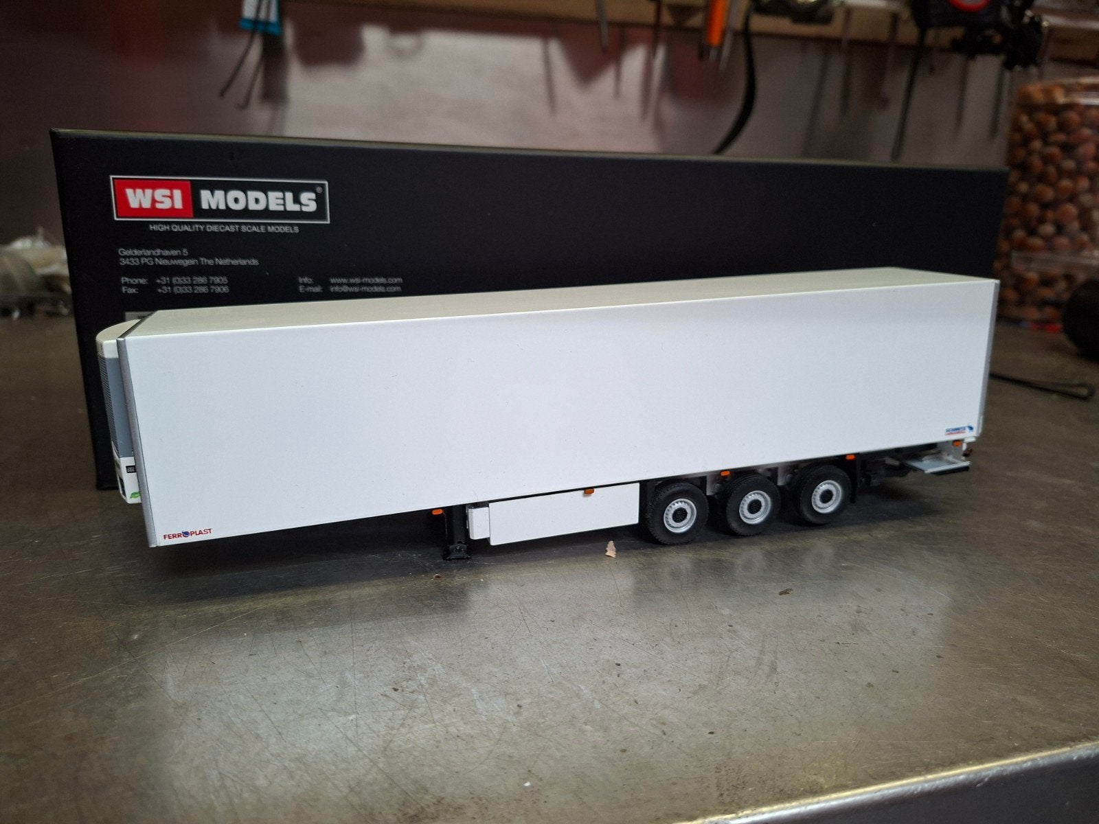 WSI SCHMITZ Cargobull / Ferro Plast koeltrailer 1:50 wit, Hobby en Vrije tijd, Ophalen of Verzenden, Nieuw, Bus of Vrachtwagen
