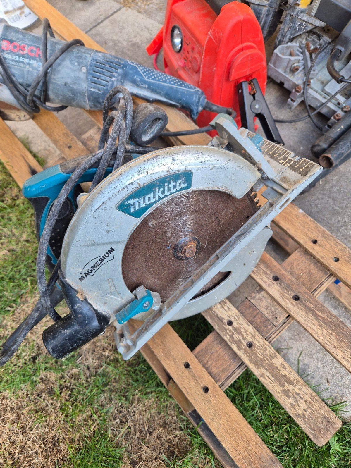 Makita Cirkelzaag - Krachtig en Betrouwbaar, Doe-het-zelf en Verbouw, Gebruikt, Cirkelzaag, 600 tot 1200 watt, Ophalen of Verzenden