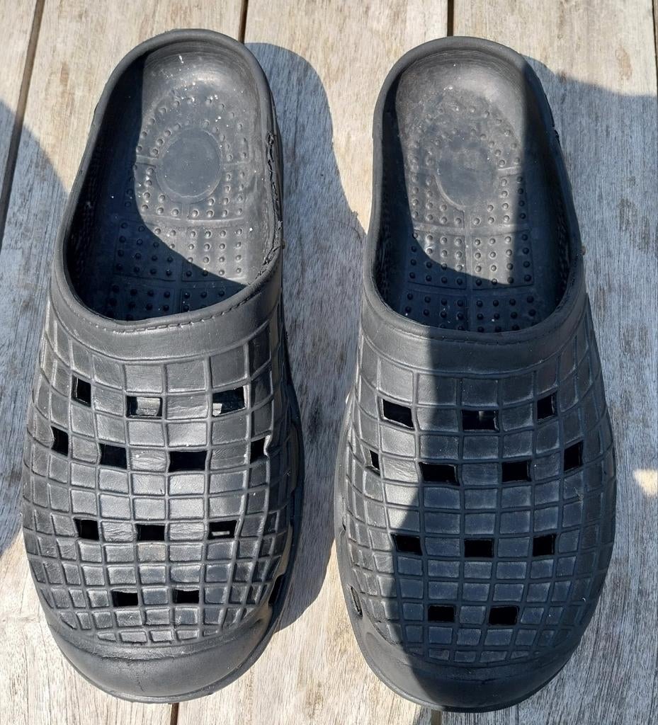 Crocs maat 43 (niet de echte), Ophalen of Verzenden, Zwart