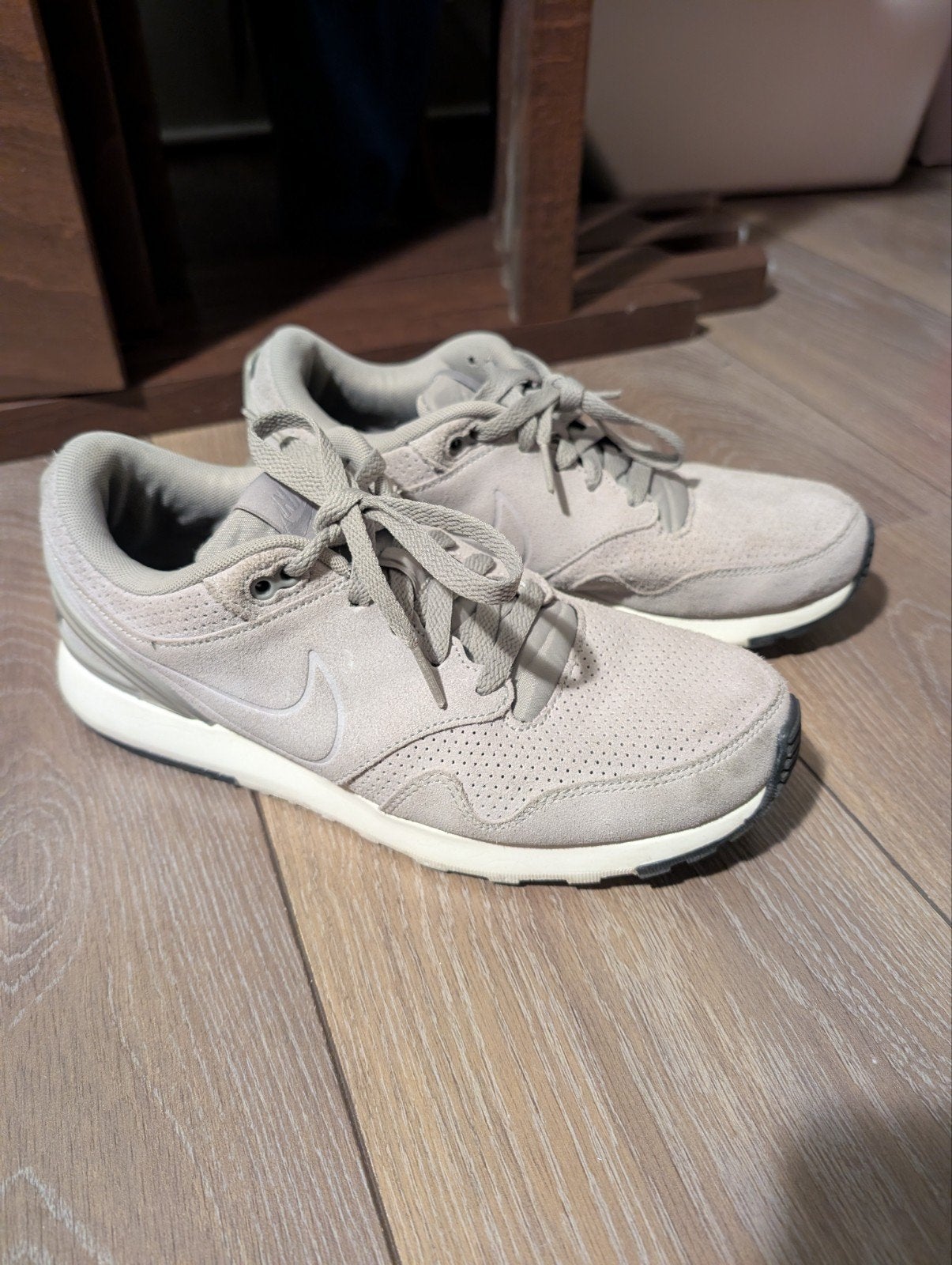 Nike air sneakers maat 40.5 lichtgrijs, Nike, Ophalen of Verzenden, Grijs, Sneakers of Gympen
