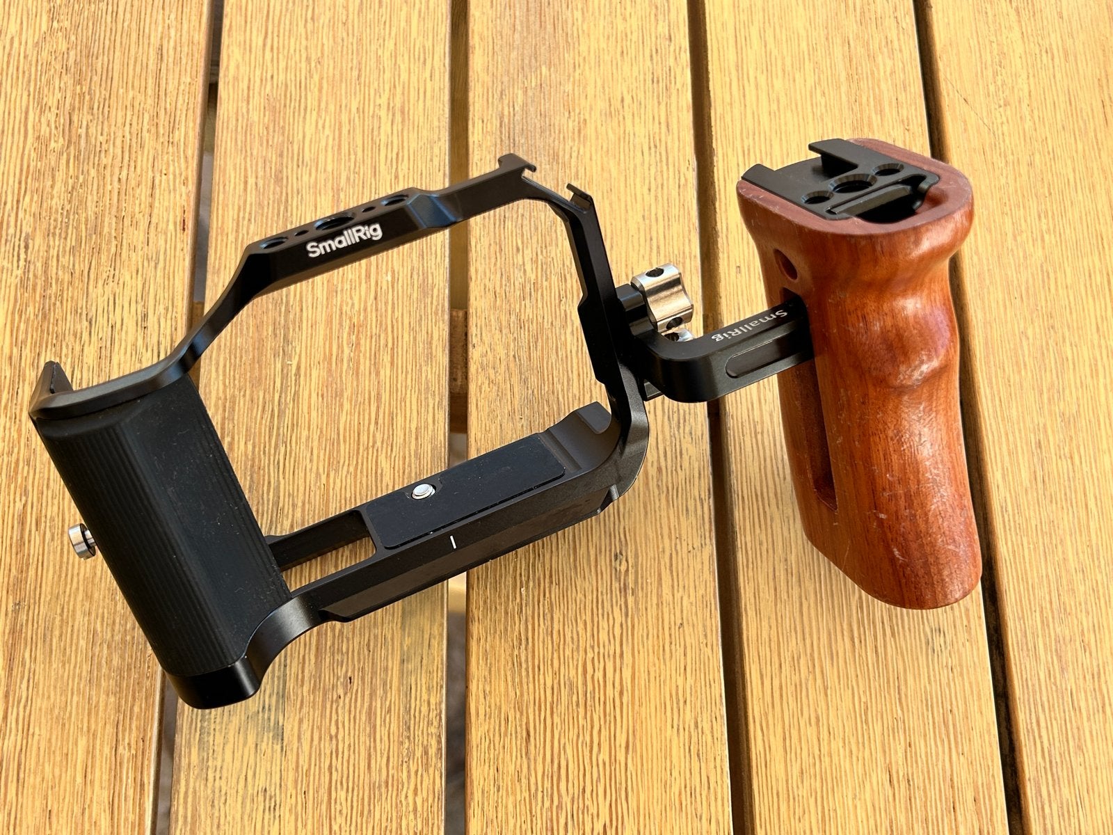 SmallRig Camera Cage - Canon EOS R50v met houten handgreep, SmallRig, Camera rig/cage, Ophalen of Verzenden, Zo goed als nieuw