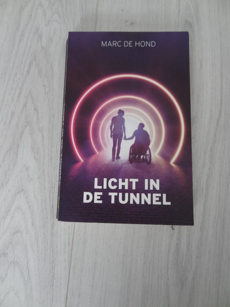Licht in de tunnel - Marc de Hond, Boeken, Ophalen of Verzenden, Zo goed als nieuw, Marc de Hond, Overige