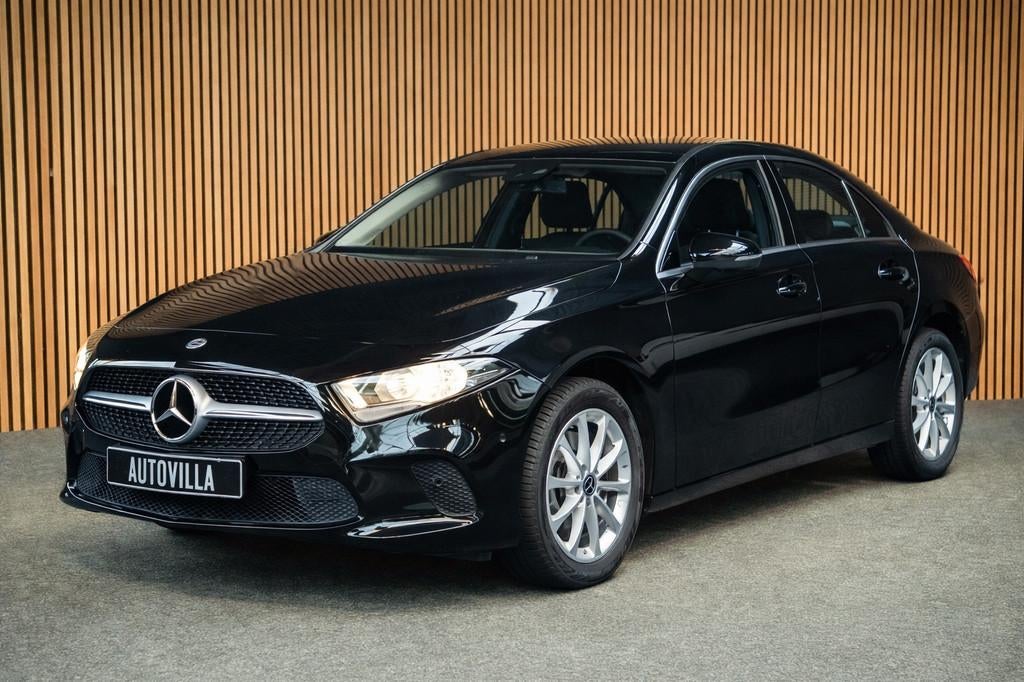 Mercedes-Benz A-Klasse 250 e Business Line Leer Navi Carplay, Auto's, Gebruikt, Zwart, 4 cilinders, Leder en Stof
