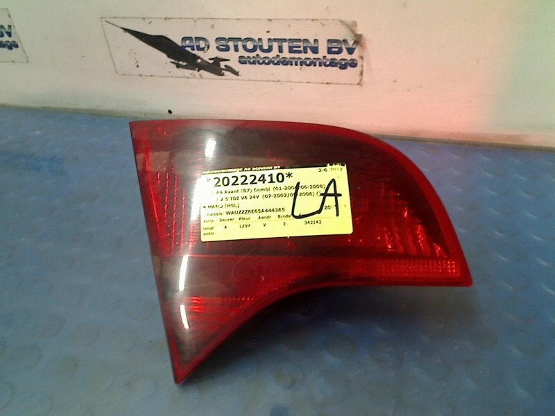 Achterlicht Links BINNEN Audi A4 Avant (B7) 2005 8E9945093, Auto-onderdelen, Gebruikt, Auto-Union-Straße  1, Ingolstadt 85057, , Duitsland