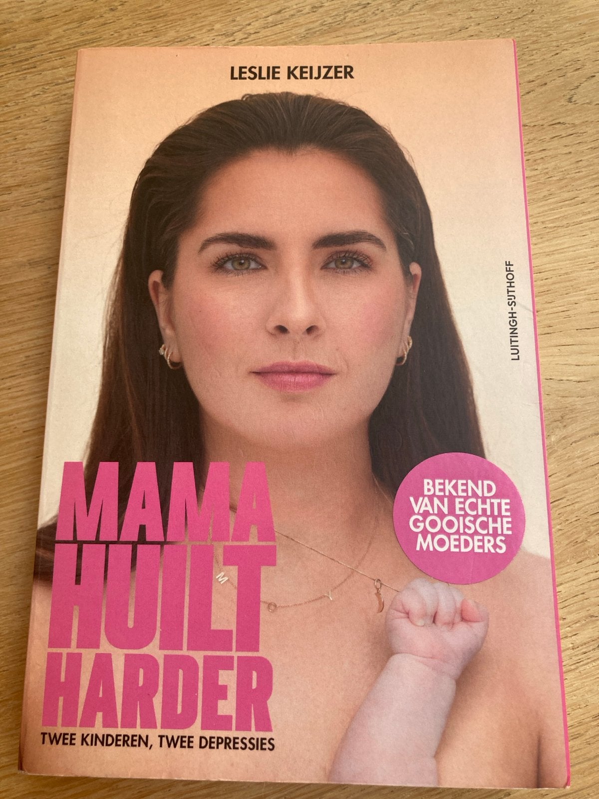 Mama Huilt Harder - Leslie Keijzer (postnatale depressie), Ophalen of Verzenden, Zo goed als nieuw, Zwangerschap en Bevalling