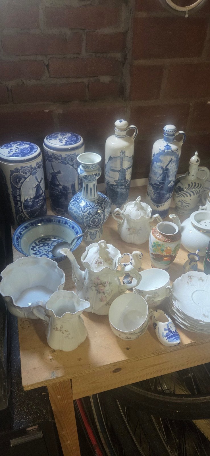 Diverse collectie Delfts Blauw en ander porselein, Ophalen