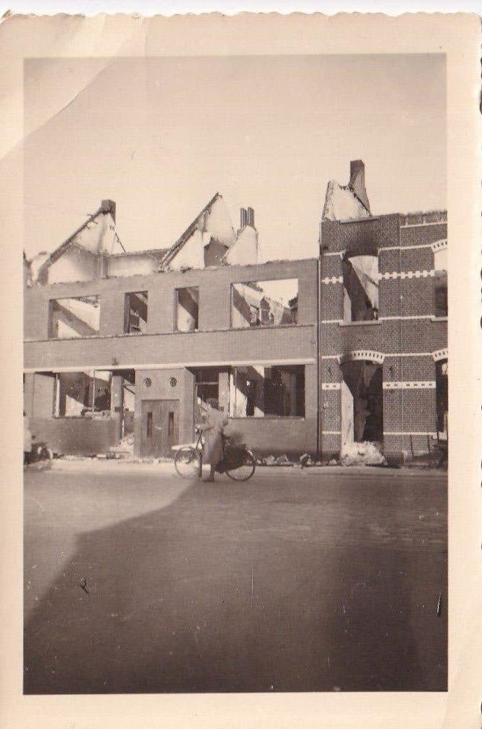 4x Foto Venlo WO2 Oorlogsschade Vliegtuig Crash, Ophalen of Verzenden, Nederland, Foto of Poster