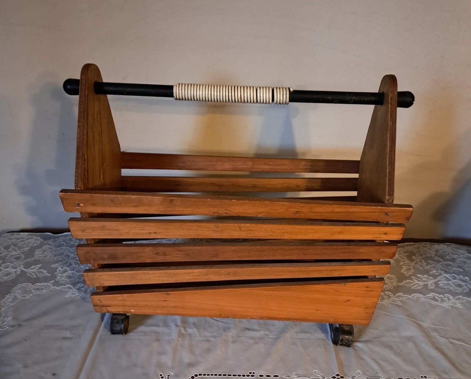 Krantenbak lectuurbak decoratie, Antiek en Kunst, Verzenden