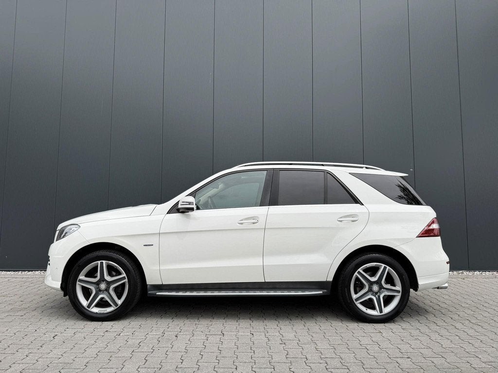 Mercedes-Benz M-klasse 350 pano / camera / leder / memory, Auto's, Mercedes-Benz, Automaat, Stof, Gebruikt, 138 €/maand