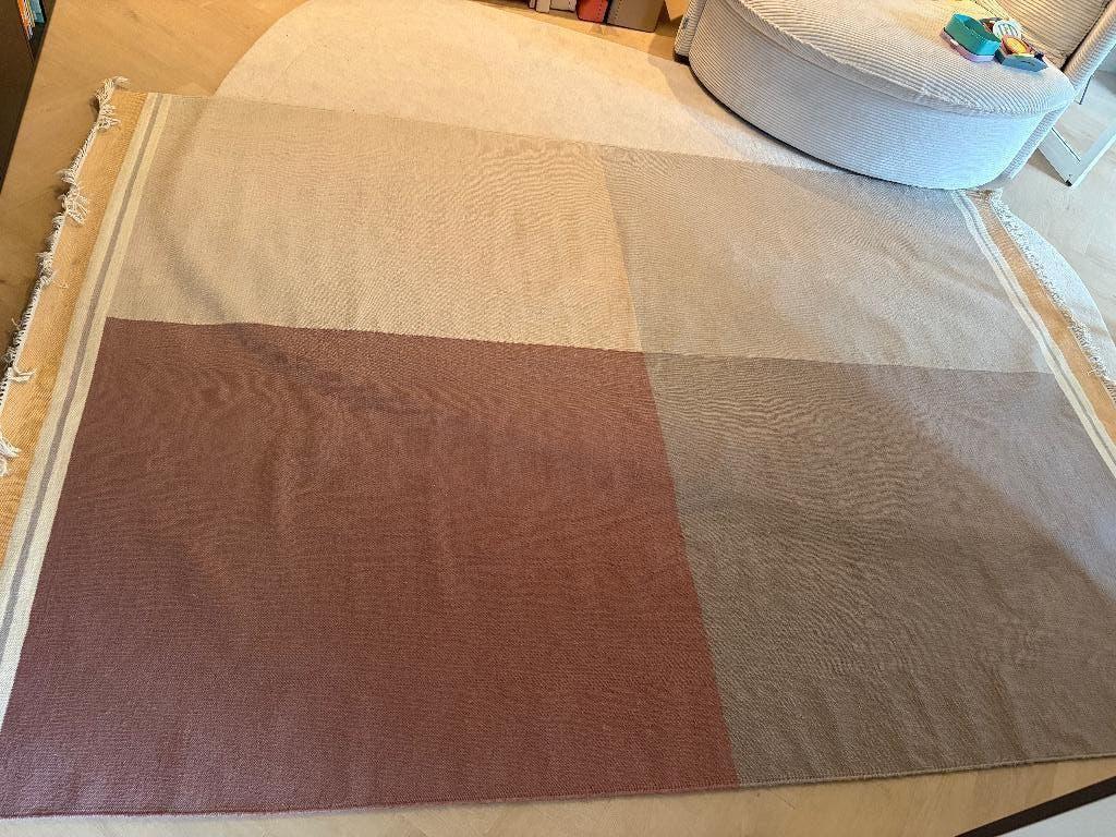 Bolia vloerkleed 200x300 cm, Huis en Inrichting, Stoffering | Tapijten en Kleden, Ophalen, Gebruikt, Grijs, 200 cm of meer