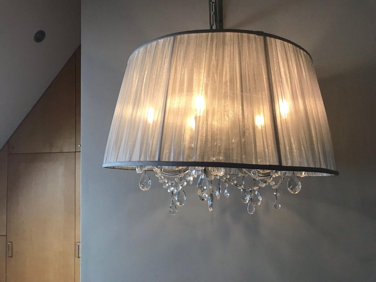 Luxe Moderne Kroonluchter met Kristallen en Stoffen Kap, Huis en Inrichting, Lampen | Kroonluchters, Ophalen, Zo goed als nieuw