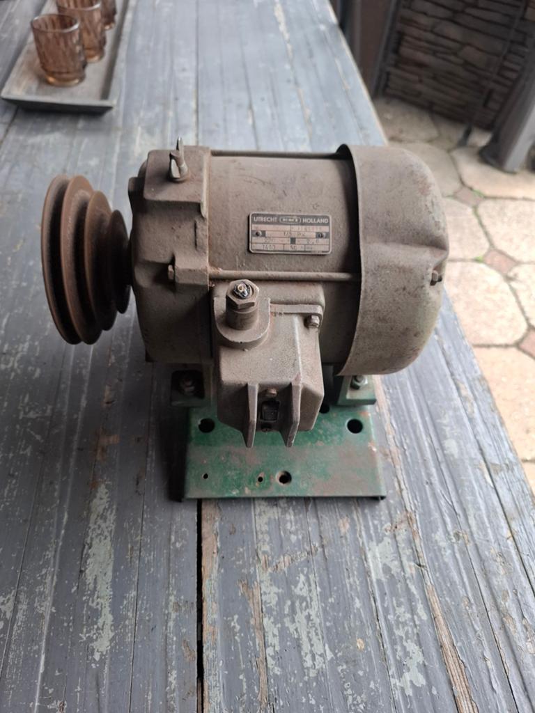Vintage Elektromotor Utrecht Holland 1/3 PK, 1400 rpm, Doe-het-zelf en Verbouw, Motoren, Ophalen, Gebruikt, Elektromotor, 1400 tot 1800 rpm