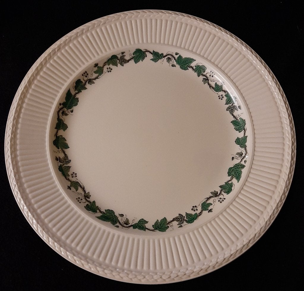 Wedgwood Stratford serveerbord diameter 32,5cm, Huis en Inrichting, Keuken | Servies, Ophalen, Zo goed als nieuw, Bord(en), Overige stijlen