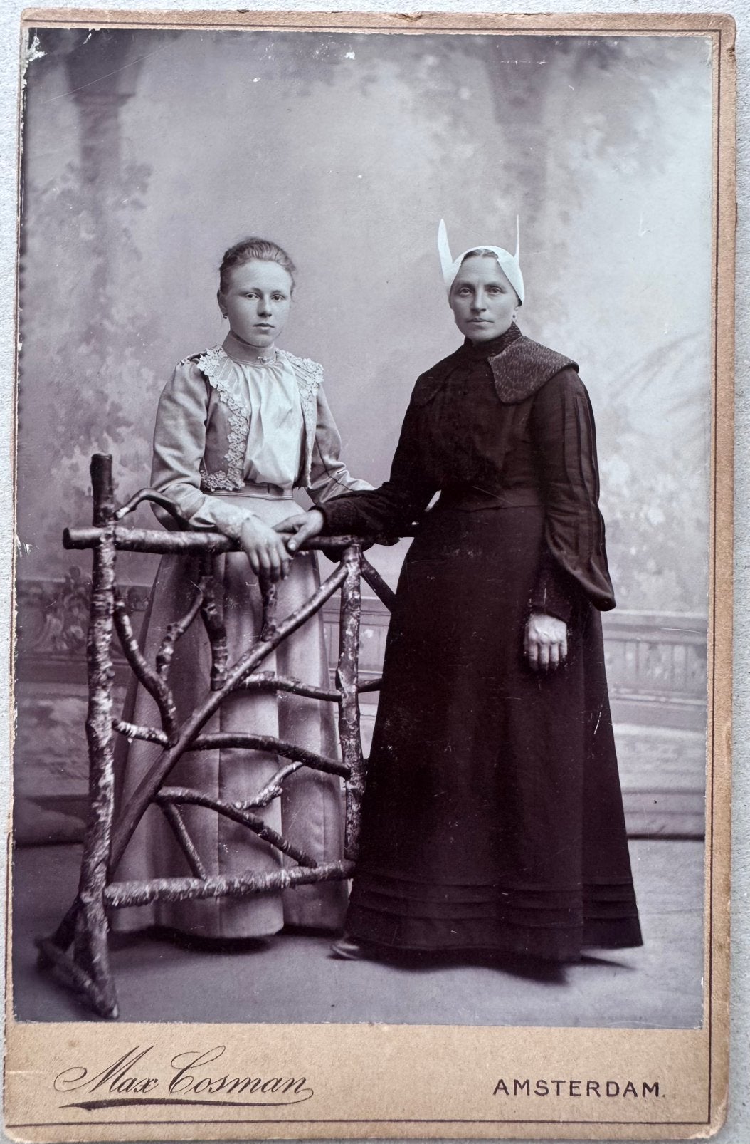 Kabinetfoto Utrechtse of Zuid Hollandse klederdracht 1890, Gebruikt, Foto, Klederdracht, Ophalen of Verzenden