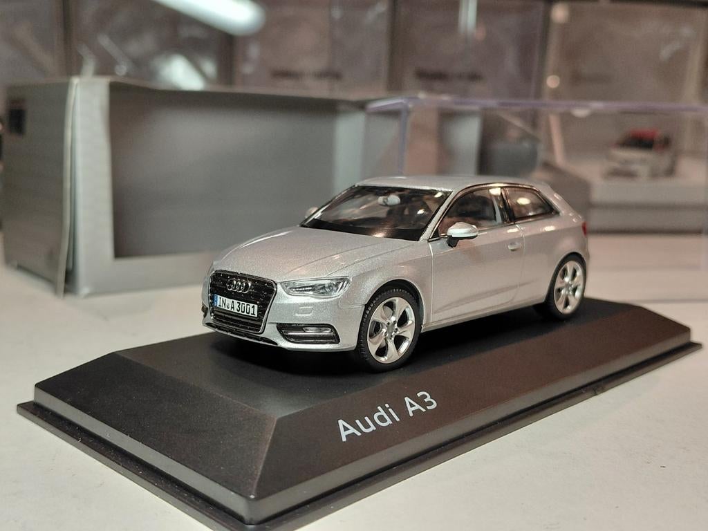 Audi A3 mk3 (8V) 3p 2012-2016 Eissilber 1/43 Schuco, Hobby en Vrije tijd, Modelauto's | 1:43, Zo goed als nieuw, Auto, Schuco