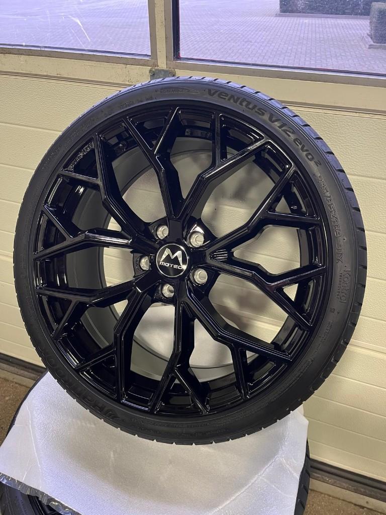 Motec Bull MCT 17 Black 19 inch + hankook banden steek 5/112, Auto-onderdelen, Banden en Velgen, Banden en Velgen, Nieuw, 235 mm