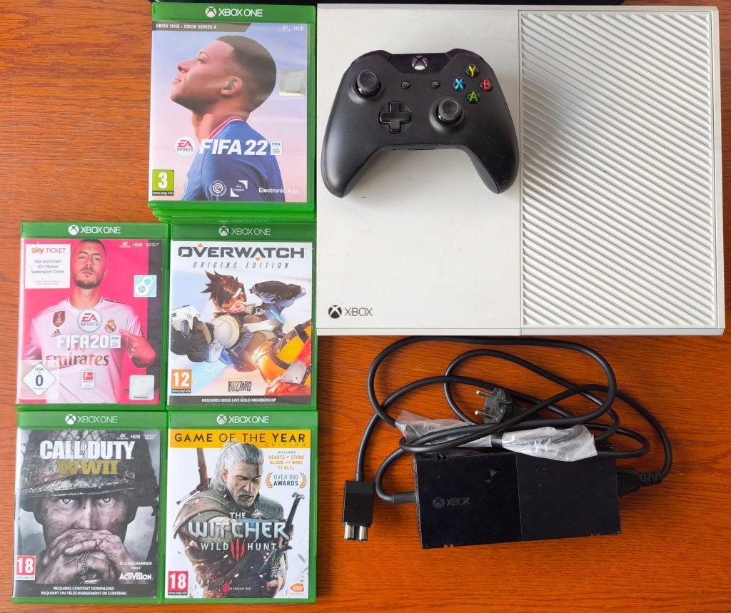 Xbox One S + 1 controller + 10 spellen, Spelcomputers en Games, Xbox One S, Ophalen of Verzenden, Met 1 controller, 500 GB