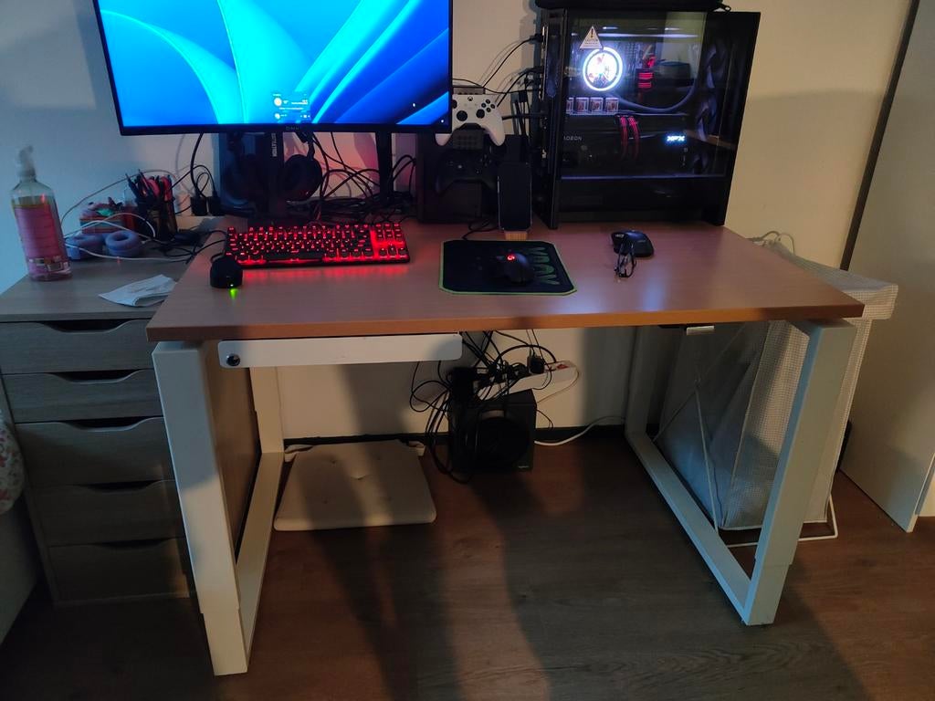 Markant bureau, Ophalen, Zo goed als nieuw