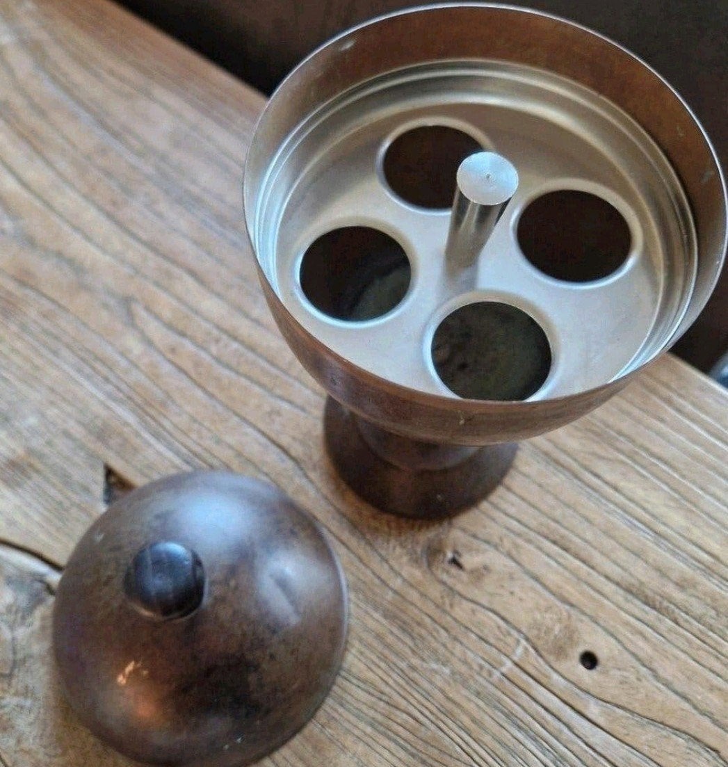 Antieke metalen eierkoker (1837-1898) voor 4 eieren, Ophalen of Verzenden