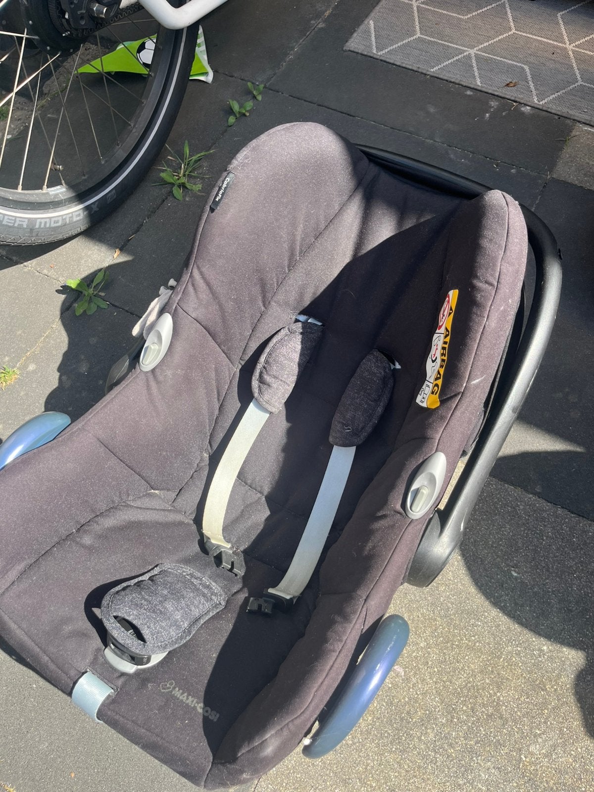 Maxicosi autostoel met newborn inzet, Ophalen, Autogordel of Isofix, Gebruikt, 0 t/m 13 kg