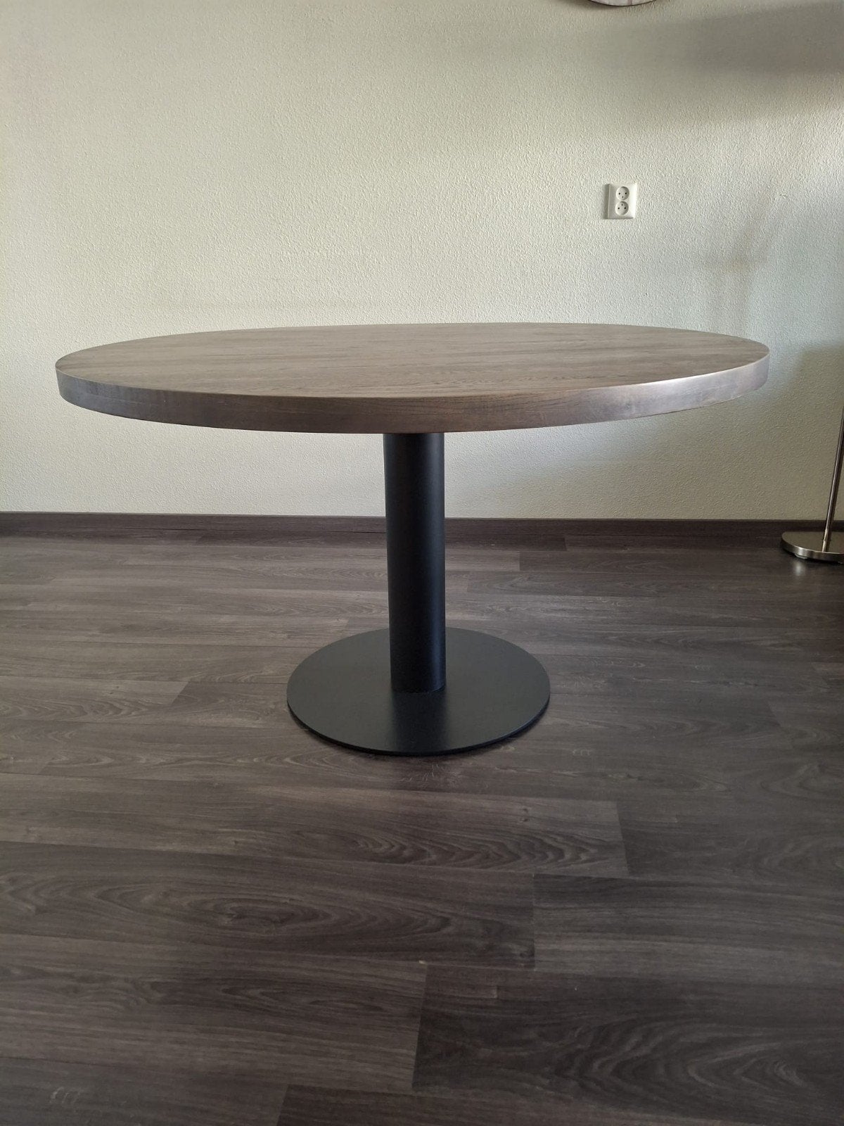 Ronde eettafel met grijs eiken blad en metalen poot, Ophalen, Gebruikt, Modern, Industrieel, Rond